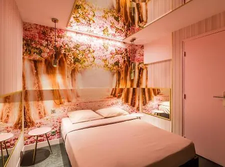 Love hotel Avec Nuit Insolite Au Dandy Et Jacuzzi Privatise (adults Only)