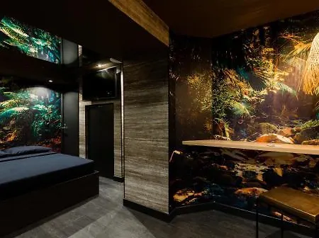 Love hotel Avec Nuit Insolite Au Dandy Et Jacuzzi Privatise (adults Only)