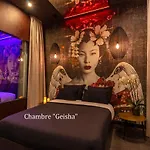 Love Hotel Avec Nuit Insolite Au Dandy Et Jacuzzi Privatise (Adults Only)