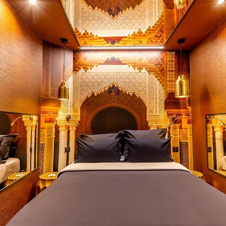 Love hotel Avec Nuit Insolite Au Dandy Et Jacuzzi Privatise (adults Only)