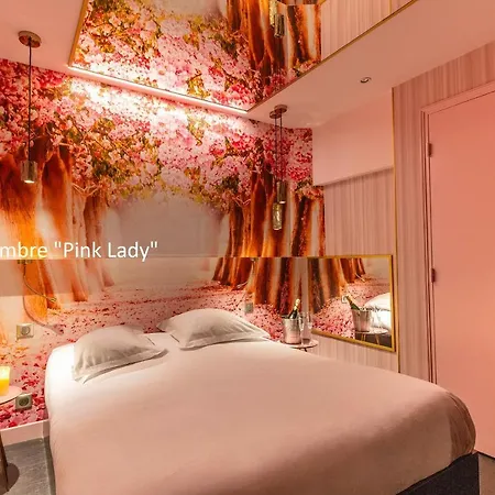 Avec Nuit Insolite Au Dandy Et Jacuzzi Privatise (adults Only) Love hotel *