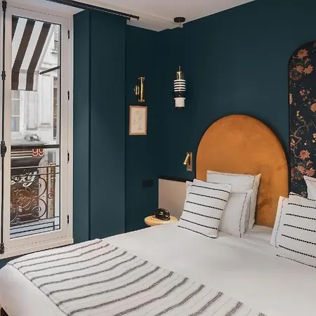 Avec Nuit Insolite Au Dandy Et Jacuzzi Privatise (adults Only) Love hotel *