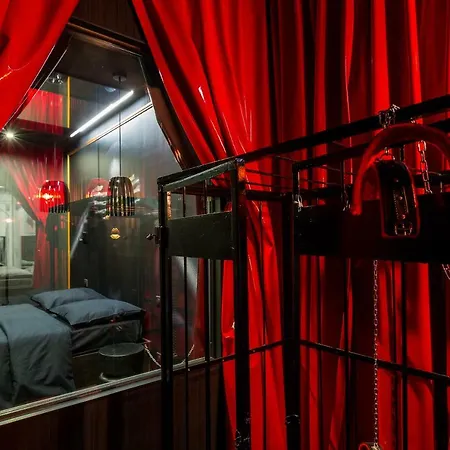 Love hotel Avec Nuit Insolite Au Dandy Et Jacuzzi Privatise (adults Only) Paris