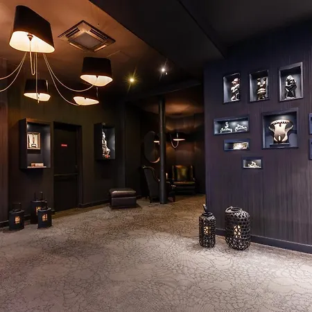 Avec Nuit Insolite Au Dandy Et Jacuzzi Privatise (adults Only) Paris