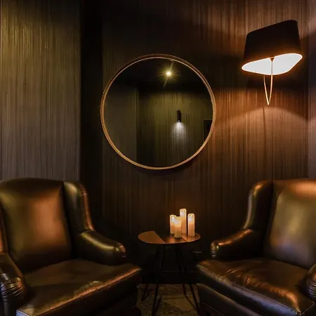 Avec Nuit Insolite Au Dandy Et Jacuzzi Privatise (adults Only) Paris