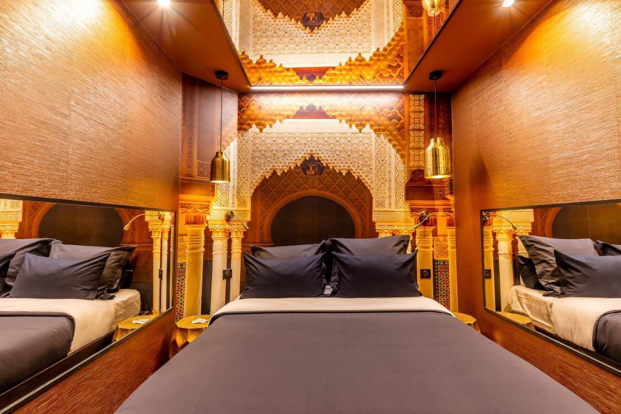 Love hotel Avec Nuit Insolite Au Dandy Et Jacuzzi Privatise (adults Only)