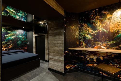 Love hotel Avec Nuit Insolite Au Dandy Et Jacuzzi Privatise (adults Only)