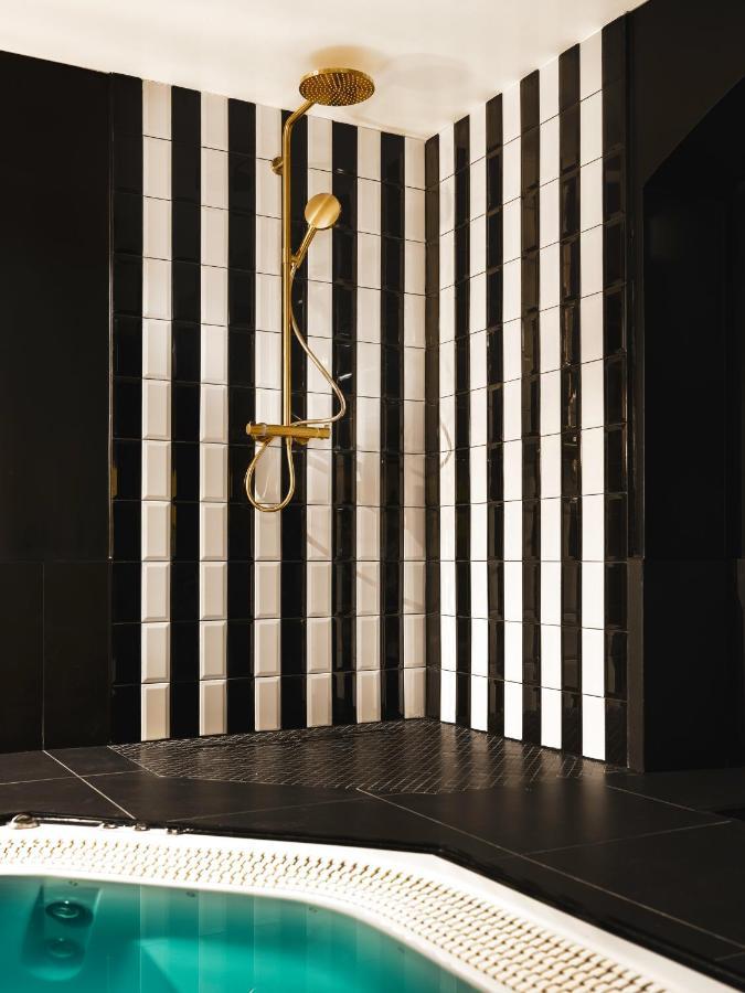 Avec Nuit Insolite Au Dandy Et Jacuzzi Privatise (adults Only) Love hotel *