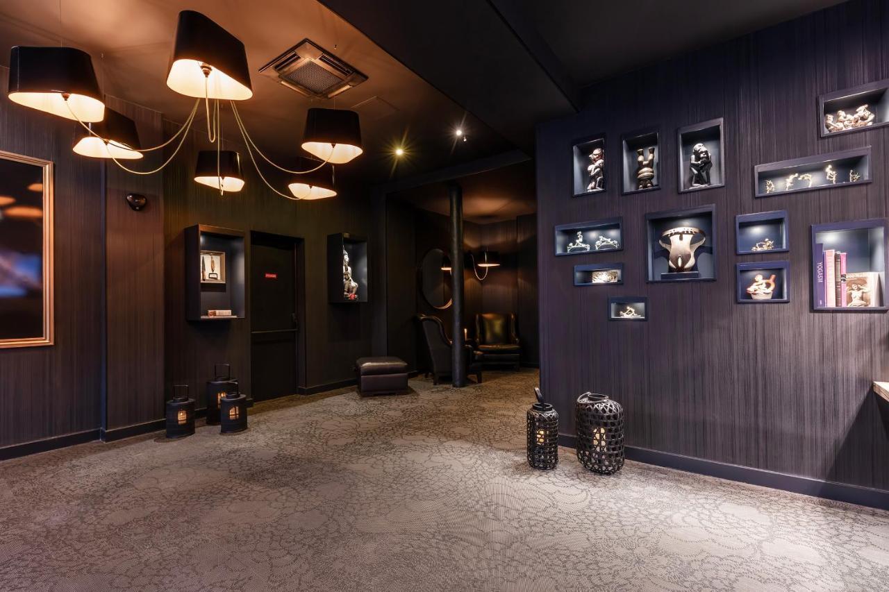 Avec Nuit Insolite Au Dandy Et Jacuzzi Privatise (adults Only) Paris